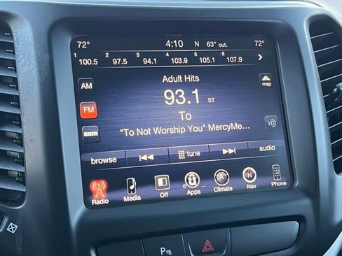 Used 2018 Jeep Cherokee Trailhawk image 13