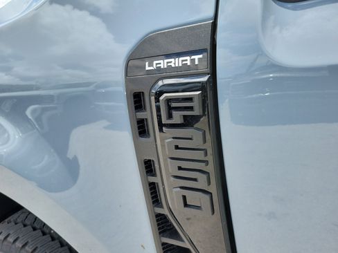 New 2026 Ford F250 Lariat w/ Black Appearance Package AWD/4WD image 9