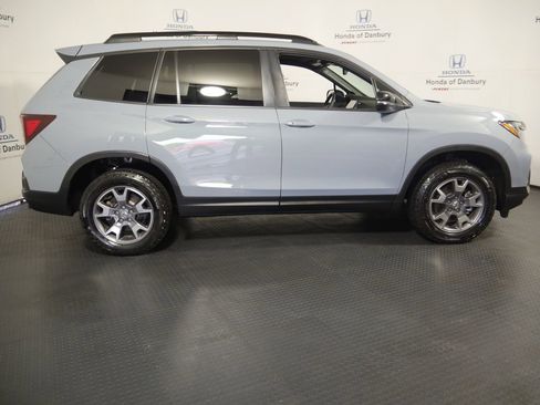 Used 2023 Honda Passport TrailSport image 3