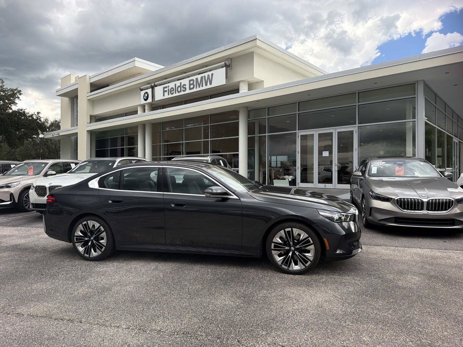Used 2025 BMW 530i RWD image 1
