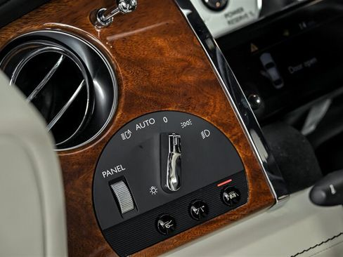 Used 2015 Rolls-Royce Wraith RWD image 26