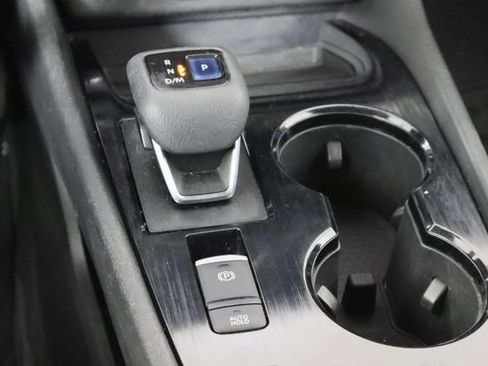 Used 2021 Nissan Rogue SV image 13