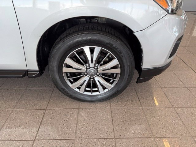 Used 2018 Nissan Pathfinder SV AWD/4WD image 11