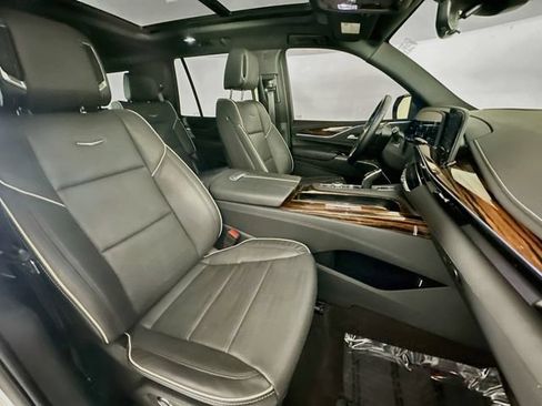 Used 2024 Cadillac Escalade Premium Luxury AWD/4WD image 30