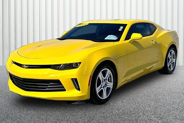 Used 2018 Chevrolet Camaro LT RWD image 2
