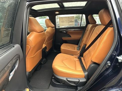 New 2026 Toyota Highlander Platinum AWD/4WD image 21