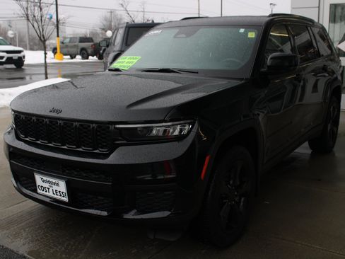 Certified 2023 Jeep Grand Cherokee L Laredo image 3