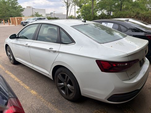 Used 2023 Volkswagen Jetta SE FWD image 10