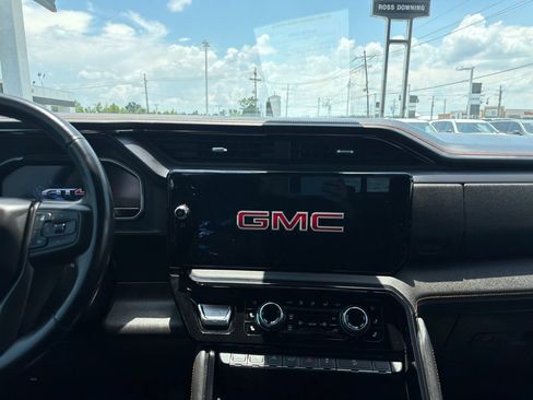 Used 2023 GMC Sierra 1500 AT4 w/ AT4 Premium Package AWD/4WD image 10