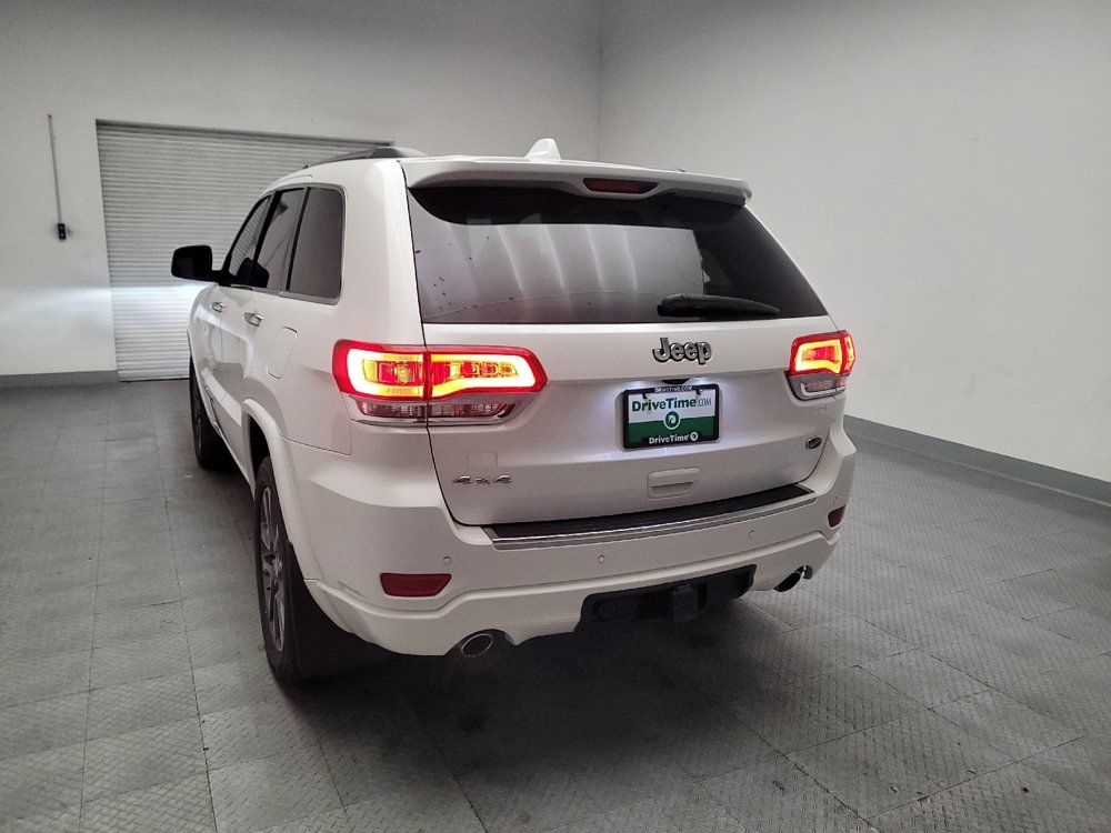 Used 2017 Jeep Grand Cherokee Overland AWD/4WD image 6