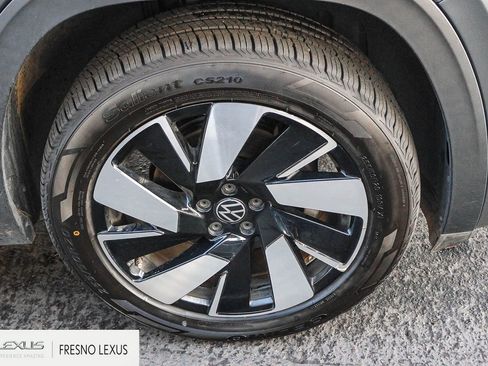 Used 2024 Volkswagen Atlas Cross Sport SE image 9