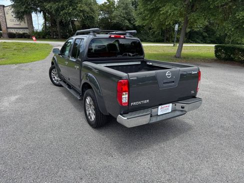 Used 2011 Nissan Frontier SL RWD image 4
