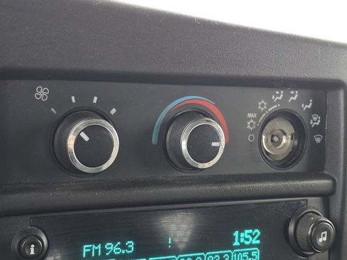 Used 2017 Chevrolet Express 2500 image 24