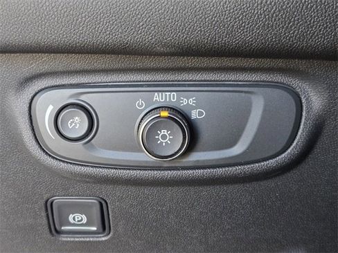 Used 2022 GMC Terrain SLE w/ Elevation Edition image 23