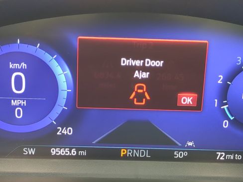 Used 2022 Ford Escape Titanium w/ Class II Trailer Tow Package image 21