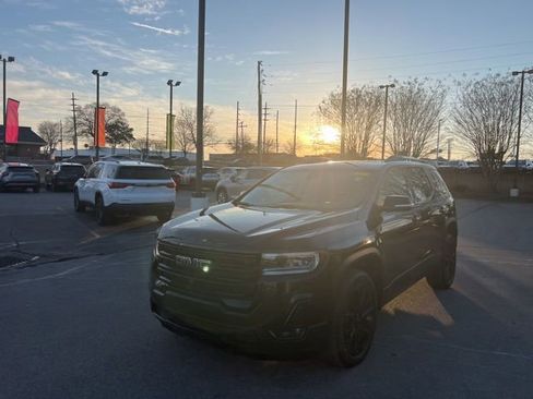 Used 2023 GMC Acadia SLT w/ Elevation Edition image 12