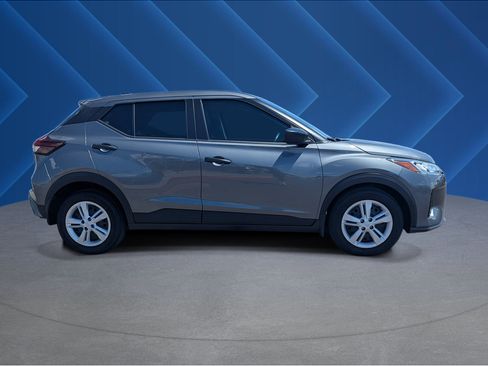Used 2025 Nissan Kicks Play S FWD image 2