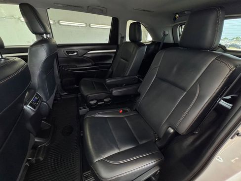 Used 2019 Toyota Highlander XLE AWD/4WD image 21