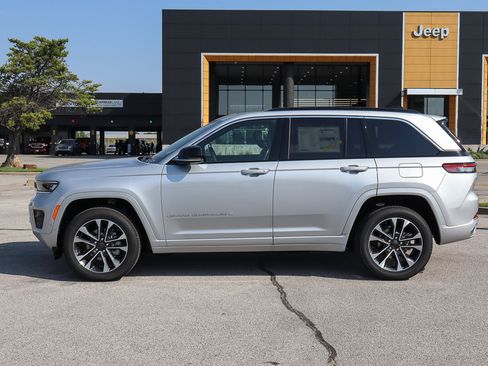 New 2025 Jeep Grand Cherokee Overland w/ Luxury Tech Group IV image 8