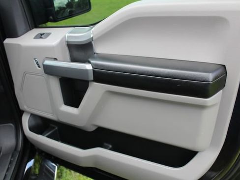 Used 2015 Ford F150 XLT w/ Equipment Group 302A Luxury AWD/4WD image 31