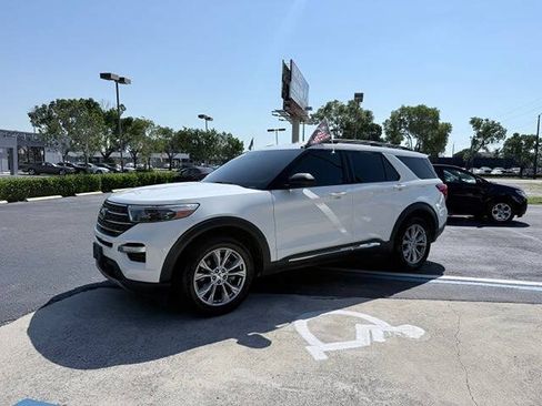 Used 2020 Ford Explorer XLT w/ Equipment Group 202A AWD/4WD image 8