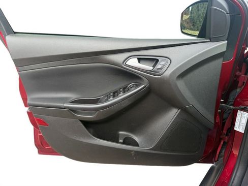 Used 2015 Ford Focus SE w/ Reverse Sensing Package image 17