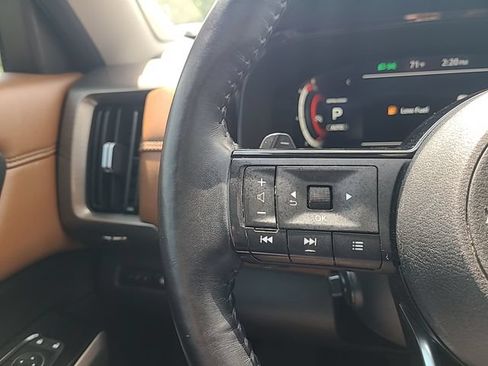 Used 2023 Nissan Pathfinder Platinum AWD/4WD image 18