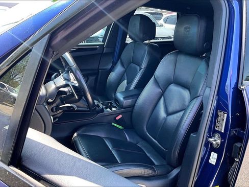 Used 2023 Porsche Macan Turbo AWD/4WD image 34