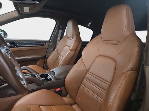 Used 2022 Porsche Cayenne GTS image 17
