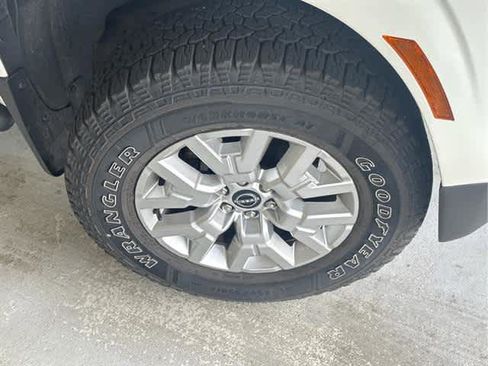 Used 2022 Nissan Frontier SV image 41