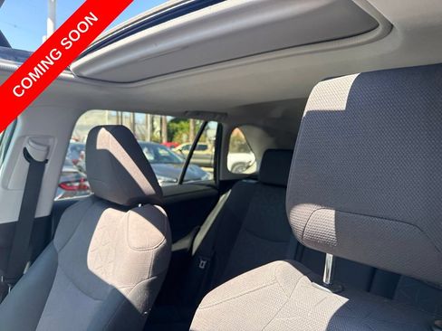 Used 2019 Toyota RAV4 XLE w/ Convenience Package FWD image 19