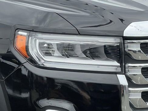 Used 2023 GMC Acadia SLT AWD/4WD image 8