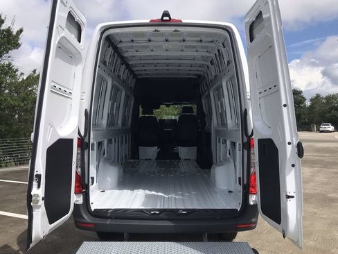 Used 2023 Mercedes-Benz Sprinter 2500 image 10