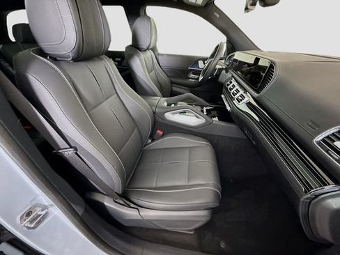 Used 2025 Mercedes-Benz GLS 580 4MATIC image 31