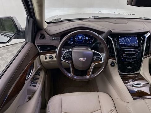 Used 2017 Cadillac Escalade ESV Luxury AWD/4WD image 24