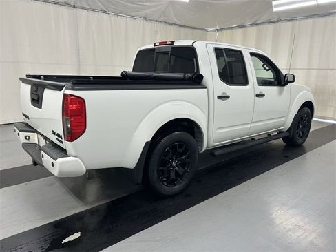 Used 2020 Nissan Frontier SV w/ Midnight Edition Floor Mats image 2