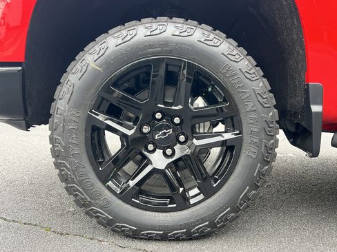 Used 2026 Chevrolet Silverado 1500 Custom Trail Boss w/ LPO, Dark Essentials Package image 39