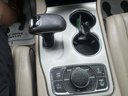 Used 2014 Jeep Grand Cherokee Overland w/ Mopar Chrome Edition Group AWD/4WD image 27