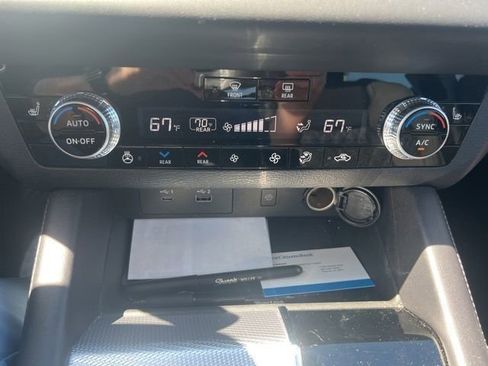 Used 2023 Mitsubishi Outlander SEL FWD image 41