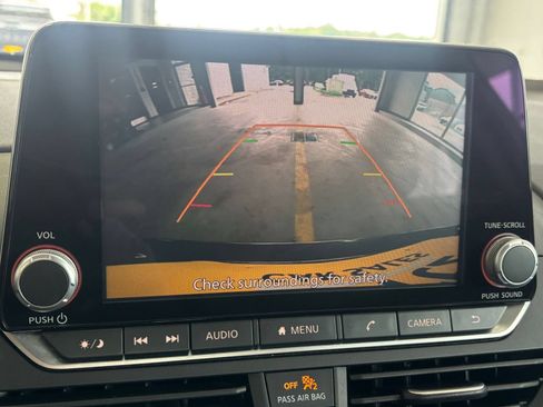 Used 2025 Nissan Altima 2.5 SV FWD image 25