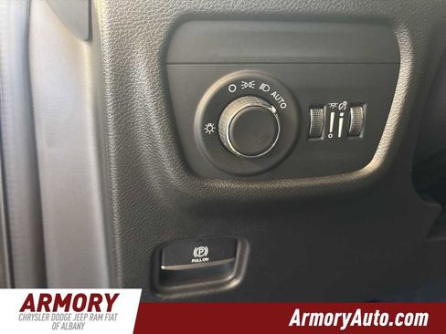 New 2025 Jeep Grand Cherokee L Altitude image 10