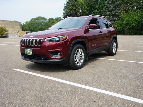 Used 2019 Jeep Cherokee Latitude w/ Cold Weather Group AWD/4WD image 2