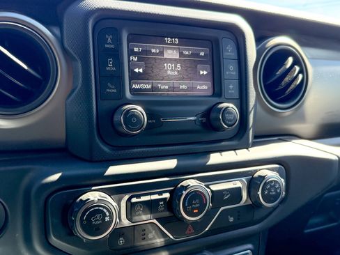 Used 2018 Jeep Wrangler Sport S image 20