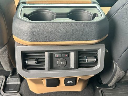 Used 2024 Ford F250 Lariat w/ Chrome Package image 22