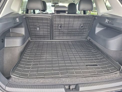 Used 2026 Volkswagen Tiguan SE w/ Panoramic Sunroof Package FWD image 26