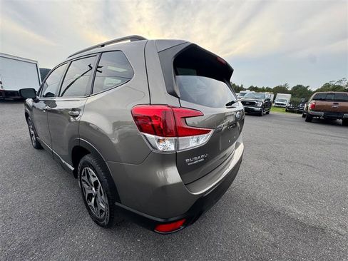 Used 2020 Subaru Forester Premium image 17