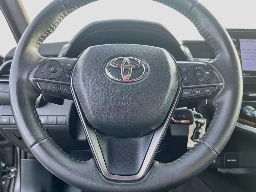 Used 2023 Toyota Camry SE FWD image 11