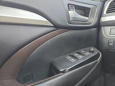 Used 2018 Toyota Highlander XLE w/ Protection Package #3 AWD/4WD image 21
