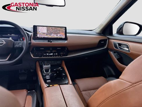 Used 2025 Nissan Rogue Platinum w/ Platinum Premium Package FWD image 30