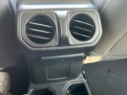 Used 2021 Jeep Wrangler Sport S image 27